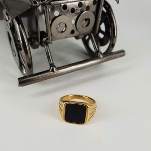 Χρυσό δαχτυλίδι ανδρικό με μαύρη πέτρα - GABRIEL